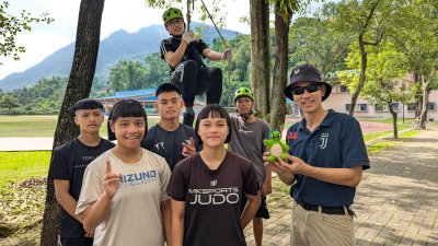 20241021龜寶攀樹